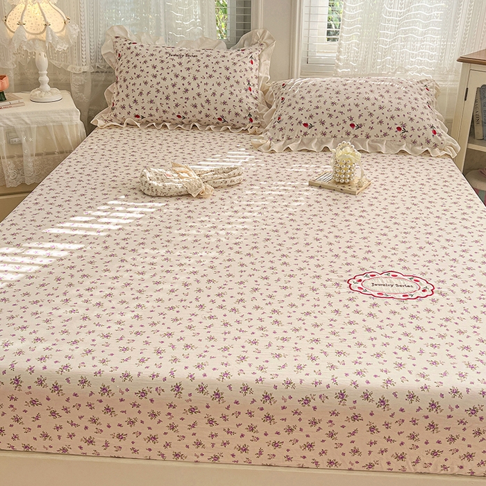 91家纺网 家纺一手货源 找家纺 梦舒羽 2026新款A类云朵棉亲肤四季款刺绣床笠席梦思床罩全包床单三件套 欣欣花语-紫（刺绣款）