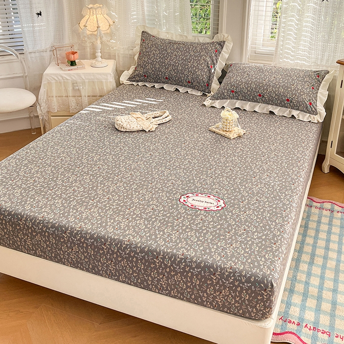 91家纺网 家纺一手货源 找家纺 梦舒羽 2026新款A类云朵棉亲肤四季款刺绣床笠席梦思床罩全包床单三件套 秘密花园（刺绣款）