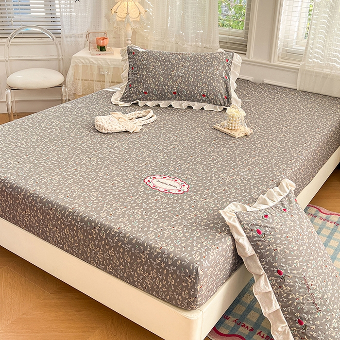 91家纺网 家纺一手货源 找家纺 梦舒羽 2026新款A类云朵棉亲肤四季款刺绣床笠席梦思床罩全包床单三件套 秘密花园（刺绣款）