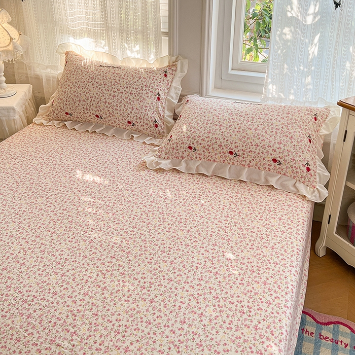 91家纺网 家纺一手货源 找家纺 梦舒羽 2026新款A类云朵棉亲肤四季款刺绣床笠席梦思床罩全包床单三件套 芊芊花海（刺绣款）