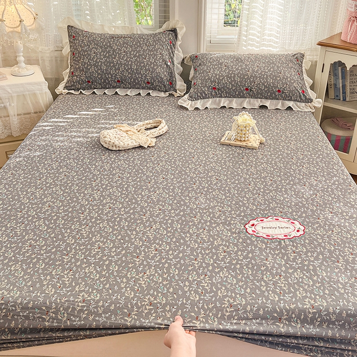 91家纺网 家纺一手货源 找家纺 梦舒羽 2026新款A类云朵棉亲肤四季款刺绣床笠席梦思床罩全包床单三件套 秘密花园（刺绣款）