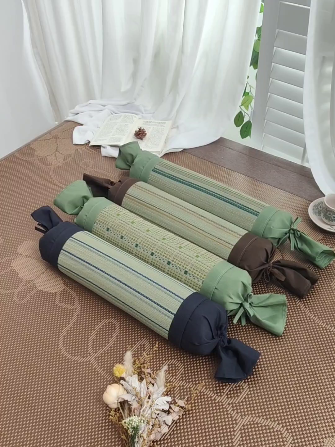 91家纺网 家纺一手货源 找家纺 （总）仁宇枕业 2026新款新品 天然蔺草凉席糖果枕头荞麦护颈椎圆形枕头枕芯