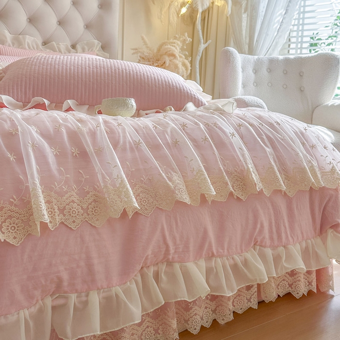 91家纺网 家纺一手货源 找家纺 瑞宝 2026新款泡芙棉花边床裙三件套-栀子海 栀子海-粉樱