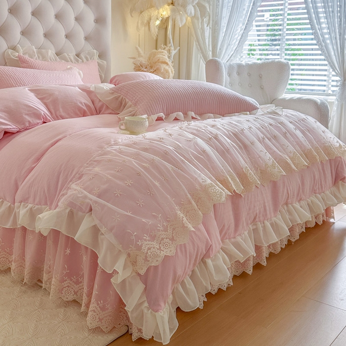 91家纺网 家纺一手货源 找家纺 瑞宝 2026新款泡芙棉花边床裙三件套-栀子海 栀子海-粉樱