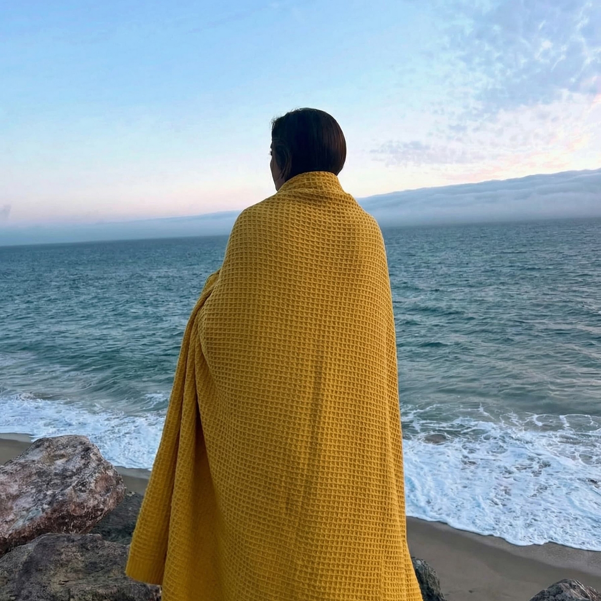 91家纺网 家纺一手货源 找家纺 暖绵绵家纺 2026新款北欧简约立体纹理多功能毯-雅思 雅思-姜黄