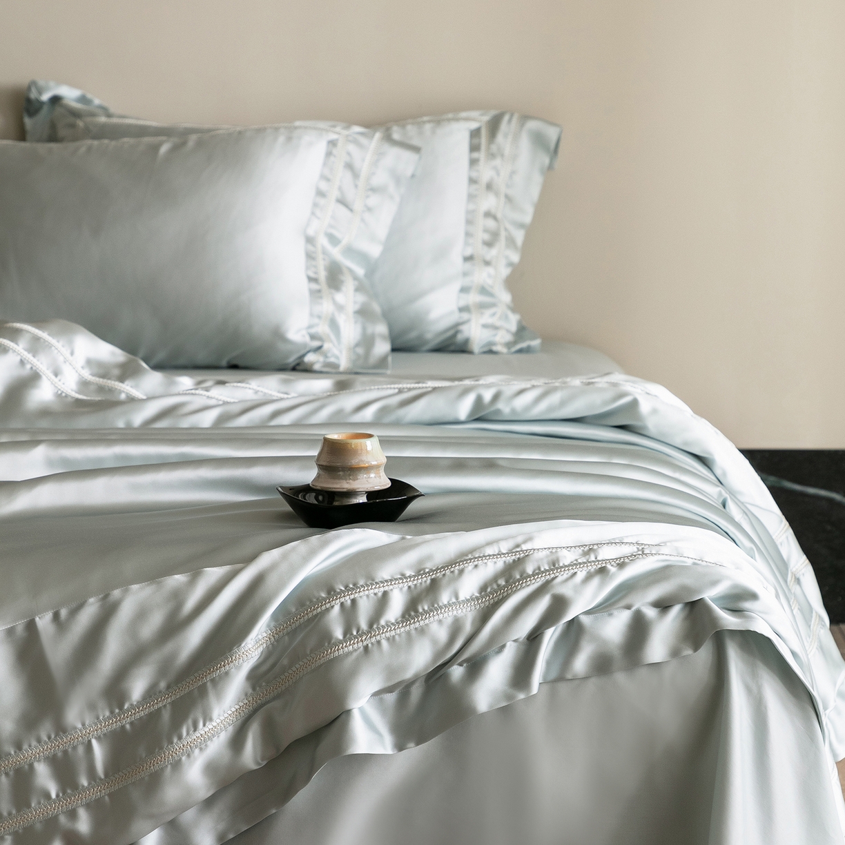 91家纺网 家纺一手货源 找家纺 初拾 2026新款高精密简奢绣花四件套-仙度瑞拉 仙度瑞拉-海边蓝