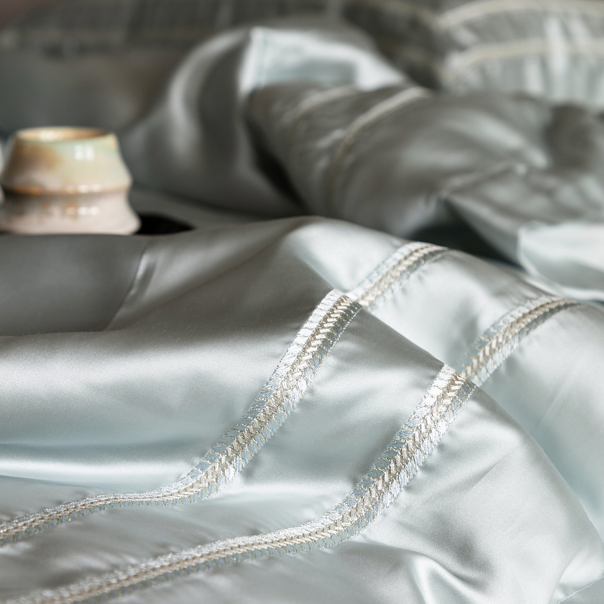 91家纺网 家纺一手货源 找家纺 初拾 2026新款高精密简奢绣花四件套-仙度瑞拉 仙度瑞拉-海边蓝