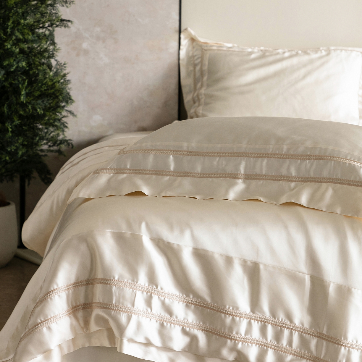 91家纺网 家纺一手货源 找家纺 初拾 2026新款高精密简奢绣花四件套-仙度瑞拉 仙度瑞拉-奶油香槟