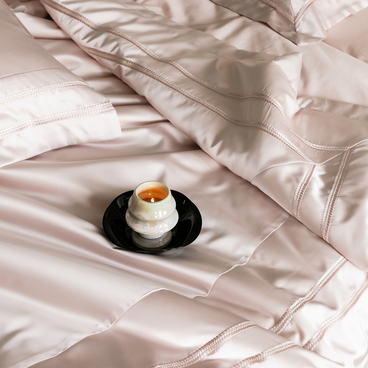 91家纺网 家纺一手货源 找家纺 初拾 2026新款高精密简奢绣花四件套-仙度瑞拉 仙度瑞拉-少女粉