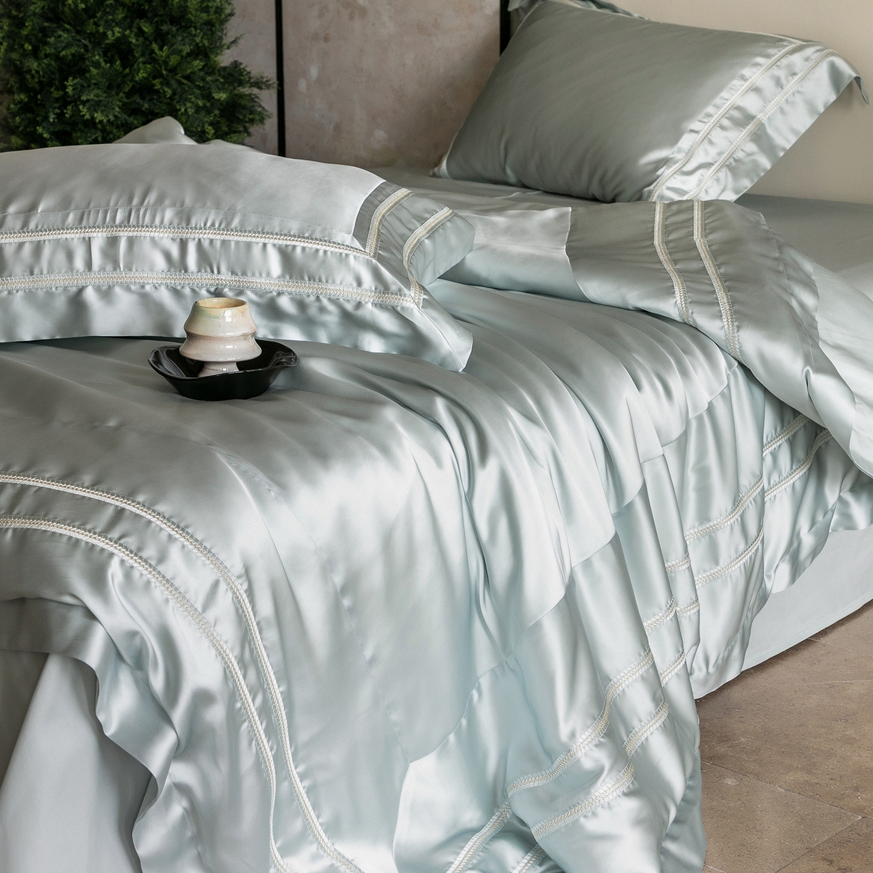 91家纺网 家纺一手货源 找家纺 初拾 2026新款高精密简奢绣花四件套-仙度瑞拉 仙度瑞拉-海边蓝