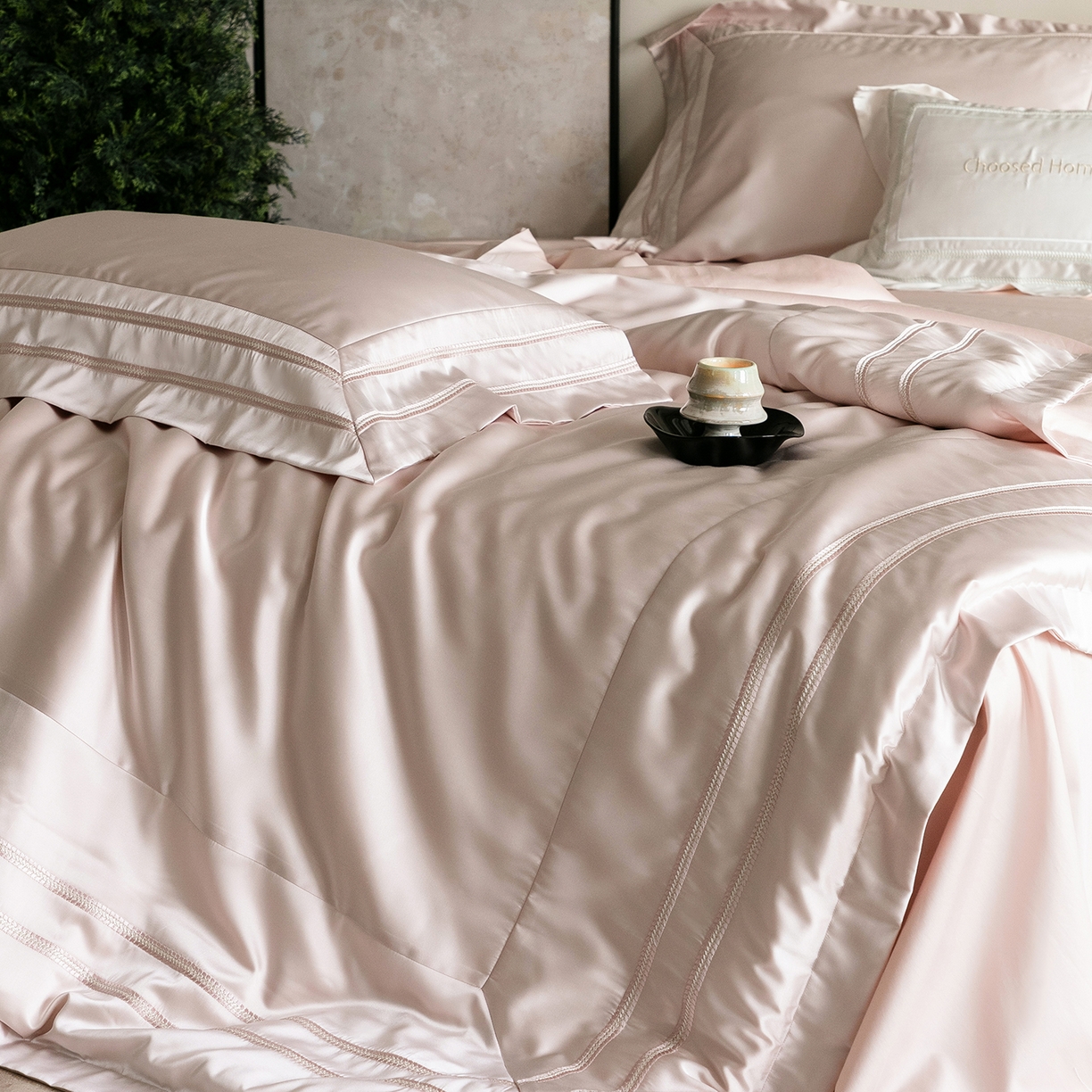 91家纺网 家纺一手货源 找家纺 初拾 2026新款高精密简奢绣花四件套-仙度瑞拉 仙度瑞拉-少女粉