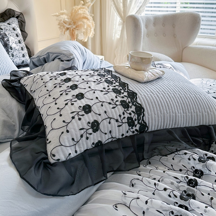 91家纺网 家纺一手货源 找家纺 瑞宝 2026新款泡芙棉花边床裙三件套-南法玫瑰 南法玫瑰-雾蓝