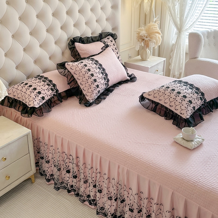 91家纺网 家纺一手货源 找家纺 瑞宝 2026新款泡芙棉花边床裙三件套-南法玫瑰 南法玫瑰-樱花粉