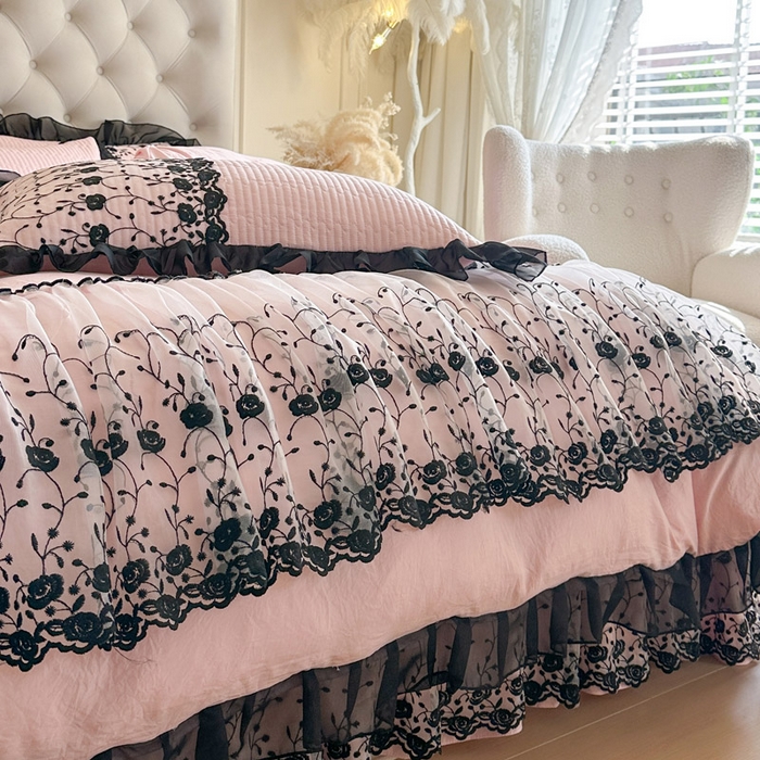 91家纺网 家纺一手货源 找家纺 瑞宝 2026新款泡芙棉花边床裙三件套-南法玫瑰 南法玫瑰-樱花粉