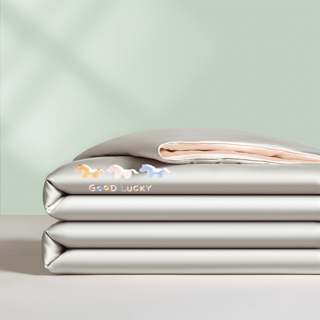 91家纺网 家纺一手货源 找家纺 （总）笙意家纺 2026新款小马元素刺绣夏被-以梦为马系列