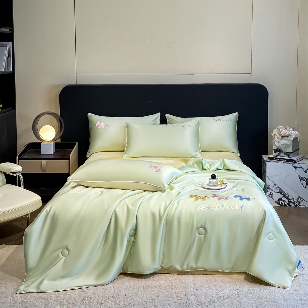 91家纺网 家纺一手货源 找家纺 笙意家纺 2026新款小马元素刺绣夏被-以梦为马系列 以梦为马-果绿+奶黄黄