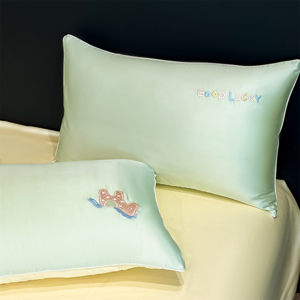 91家纺网 家纺一手货源 找家纺 笙意家纺 2026新款小马元素刺绣夏被-以梦为马系列 以梦为马-果绿+奶黄黄