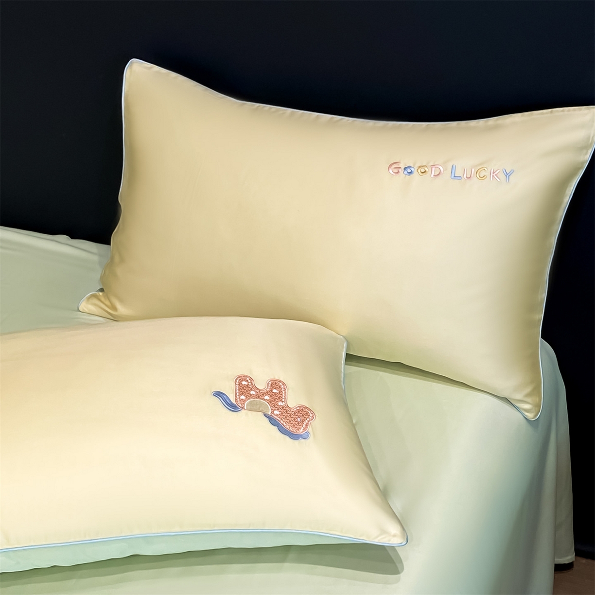 91家纺网 家纺一手货源 找家纺 笙意家纺 2026新款小马元素刺绣夏被-以梦为马系列 以梦为马-黄+绿