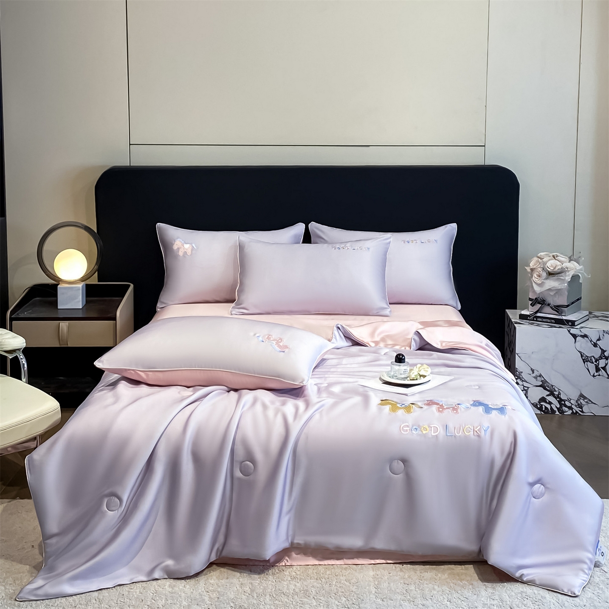 91家纺网 家纺一手货源 找家纺 笙意家纺 2026新款小马元素刺绣夏被-以梦为马系列 以梦为马-优雅紫+粉