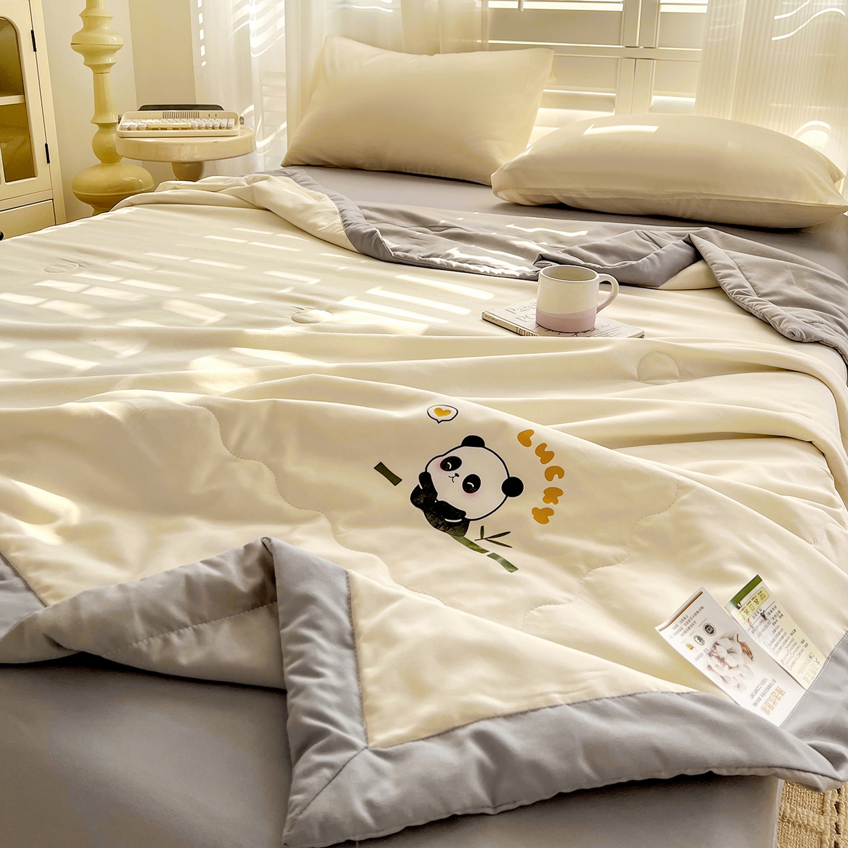 91家纺网 家纺一手货源 找家纺 易展家居 2026新款水洗棉新疆棉花夏被-熊猫 能猫-白拼灰