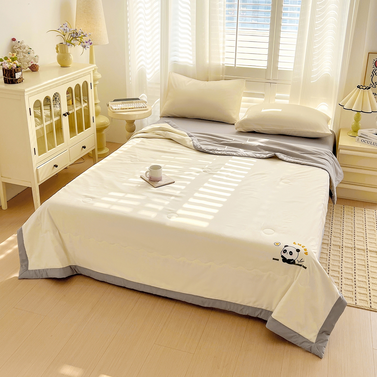 91家纺网 家纺一手货源 找家纺 易展家居 2026新款水洗棉新疆棉花夏被-熊猫 能猫-白拼灰