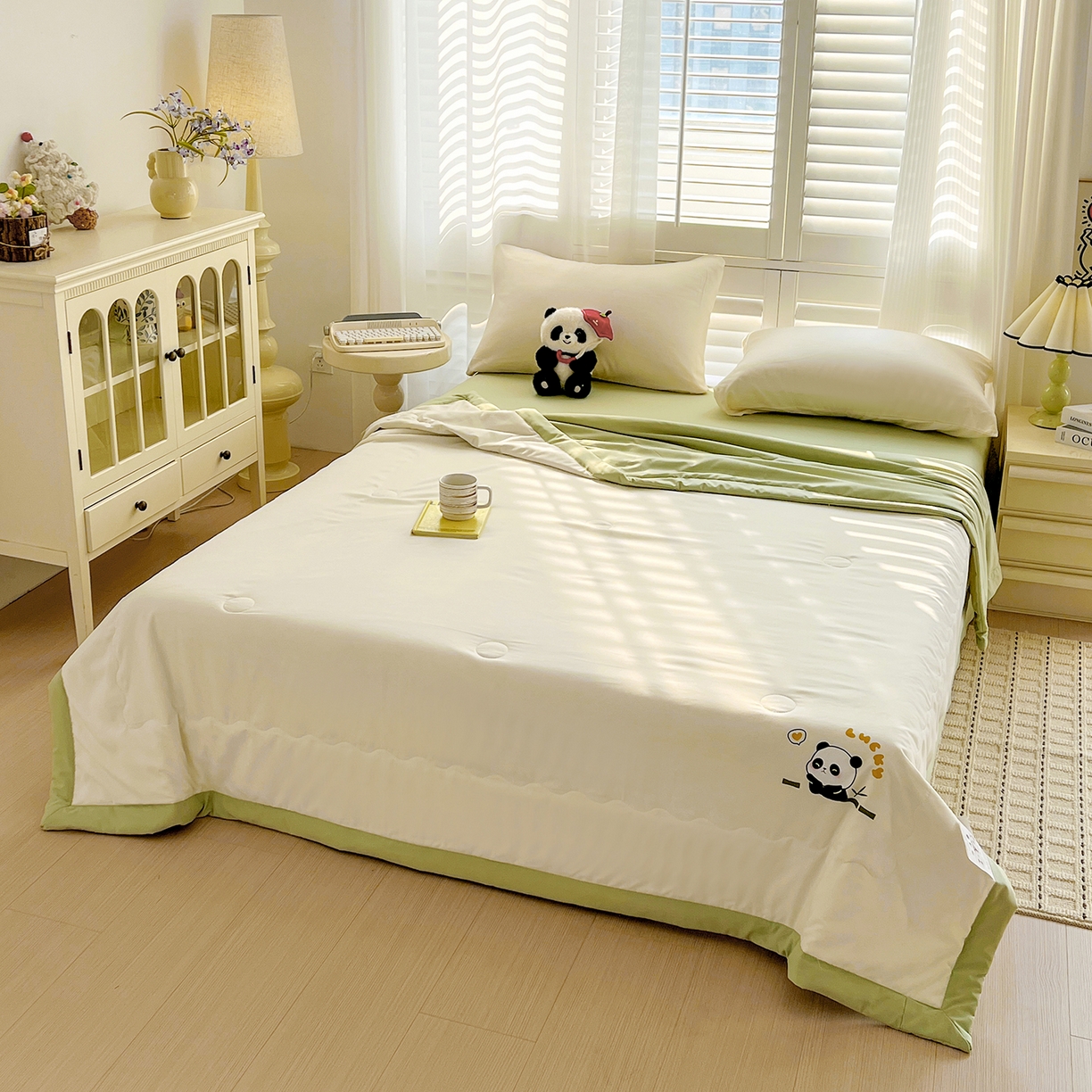 91家纺网 家纺一手货源 找家纺 易展家居 2026新款水洗棉新疆棉花夏被-熊猫 能猫-白拼绿