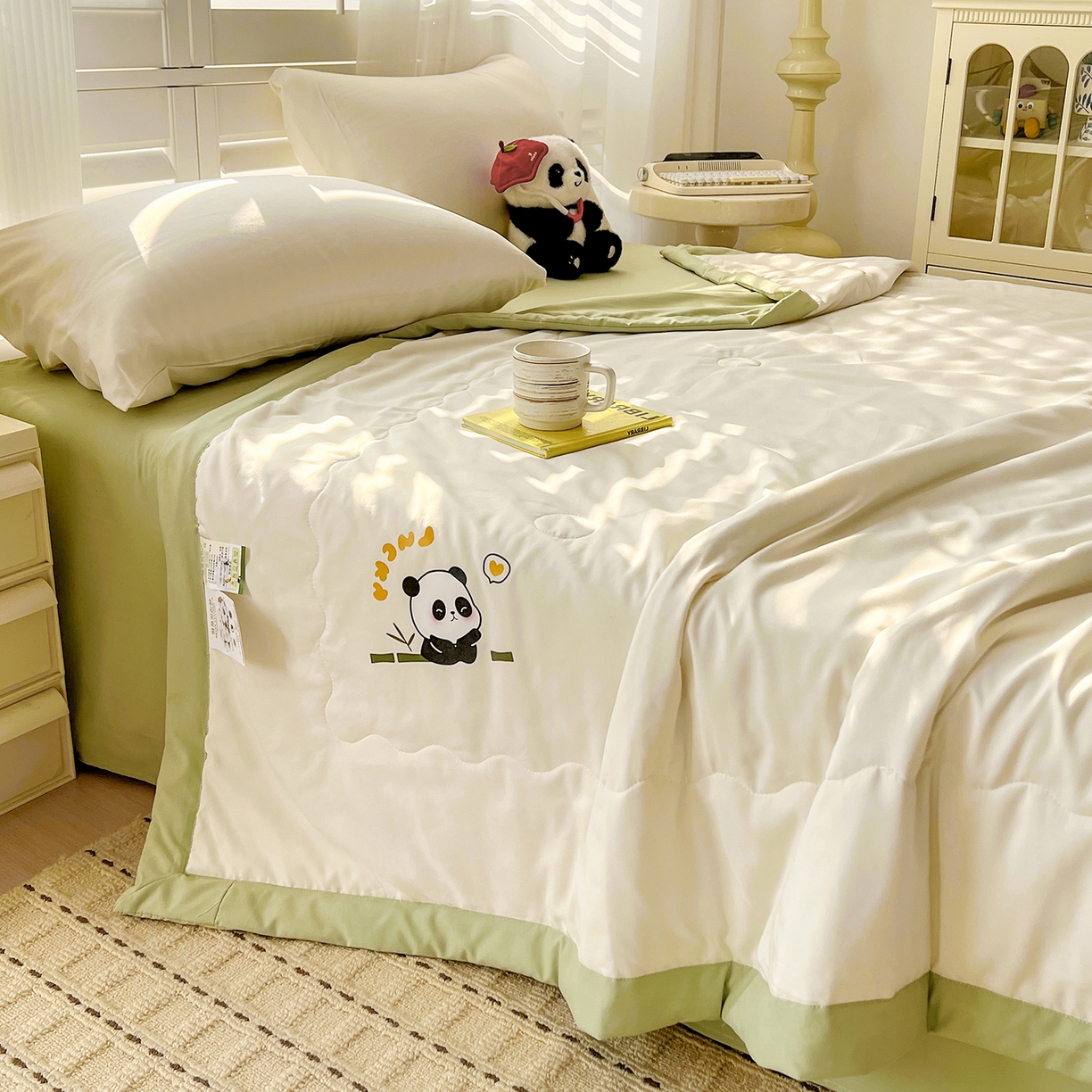 91家纺网 家纺一手货源 找家纺 易展家居 2026新款水洗棉新疆棉花夏被-熊猫 能猫-白拼绿