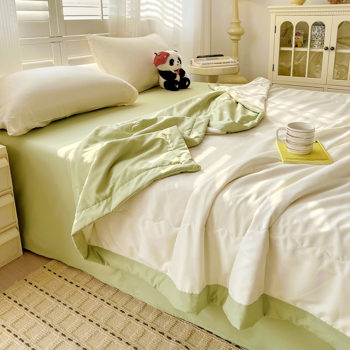 91家纺网 家纺一手货源 找家纺 易展家居 2026新款水洗棉新疆棉花夏被-熊猫 能猫-白拼绿