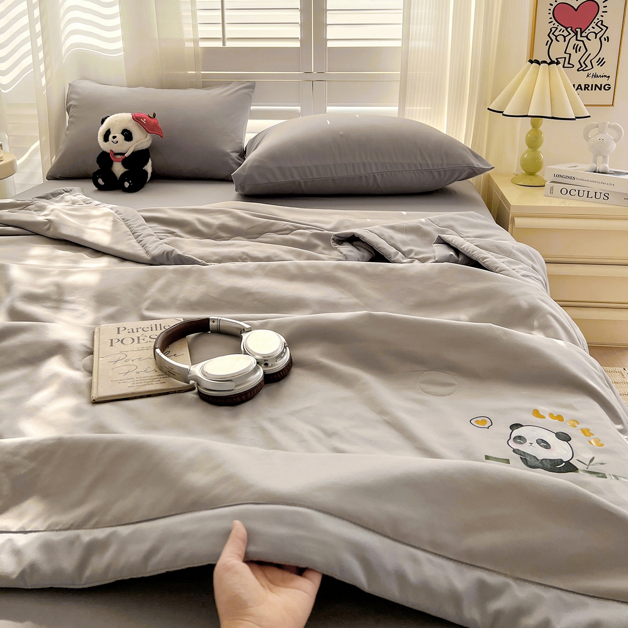 91家纺网 家纺一手货源 找家纺 易展家居 2026新款水洗棉新疆棉花夏被-熊猫 能猫-浅灰
