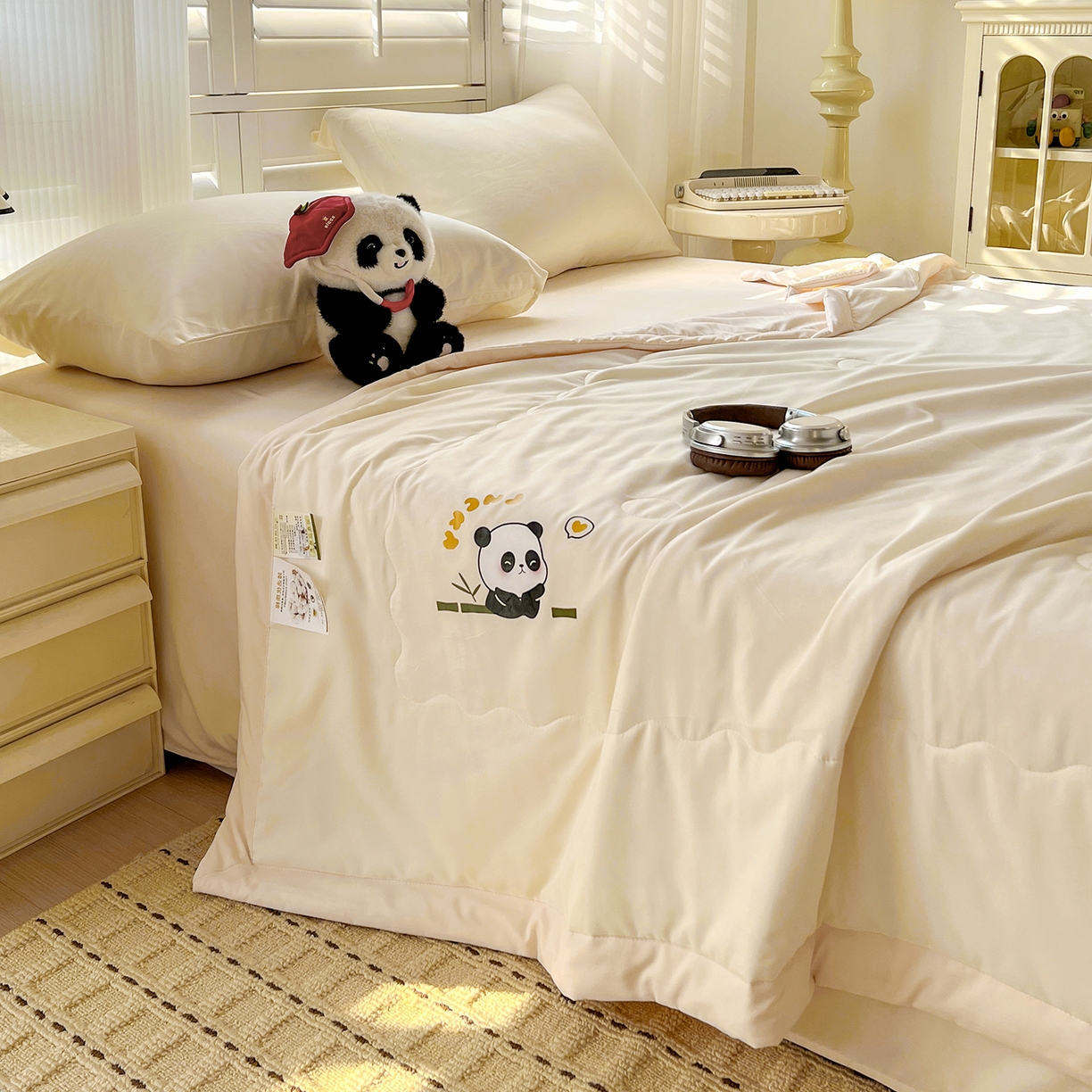 91家纺网 家纺一手货源 找家纺 易展家居 2026新款水洗棉新疆棉花夏被-熊猫 熊猫-白拼卡其