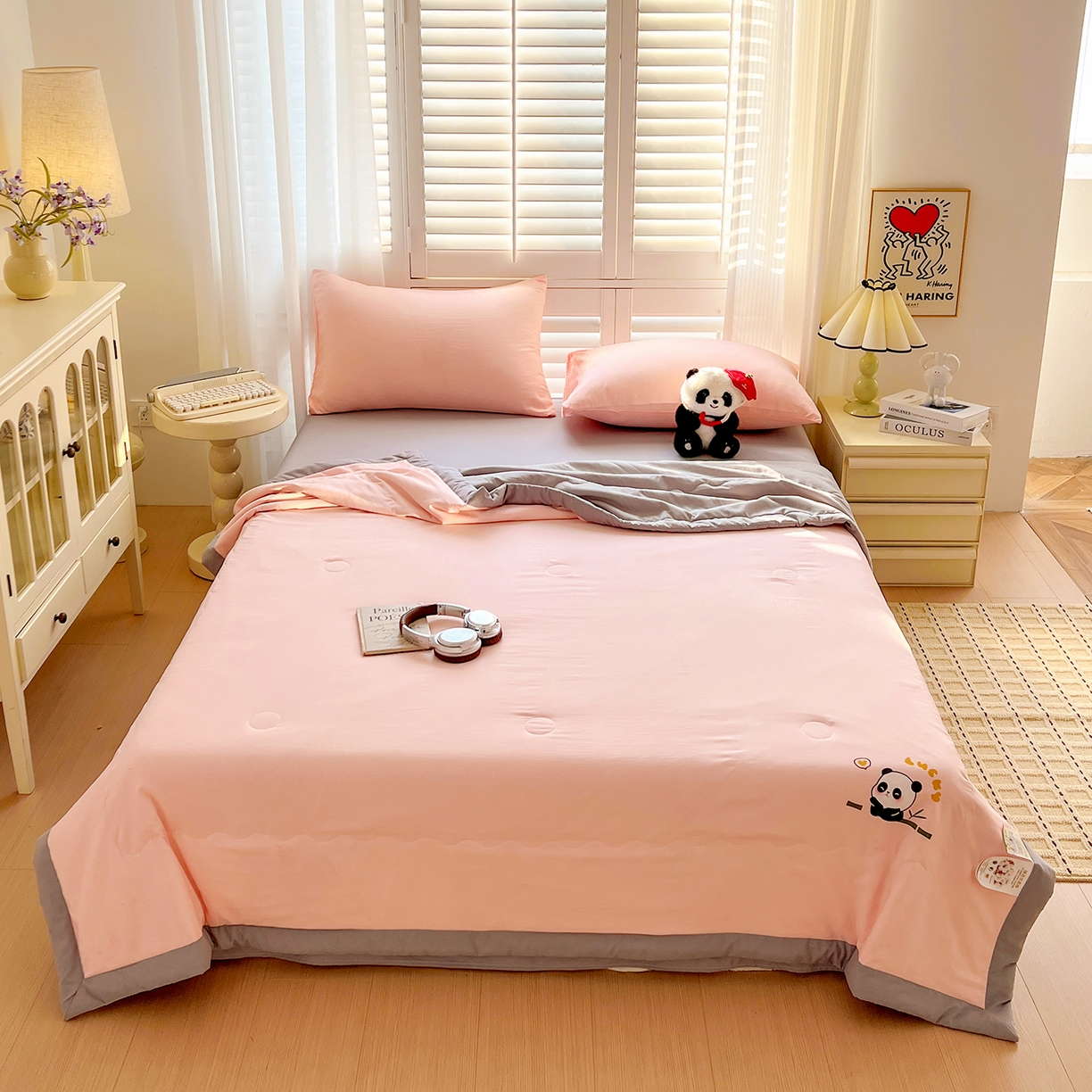 91家纺网 家纺一手货源 找家纺 易展家居 2026新款水洗棉新疆棉花夏被-熊猫 能猫-粉拼灰