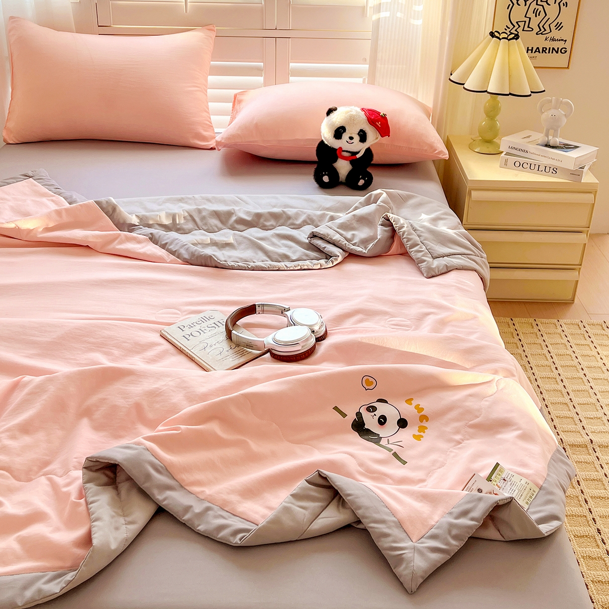 91家纺网 家纺一手货源 找家纺 易展家居 2026新款水洗棉新疆棉花夏被-熊猫 能猫-粉拼灰