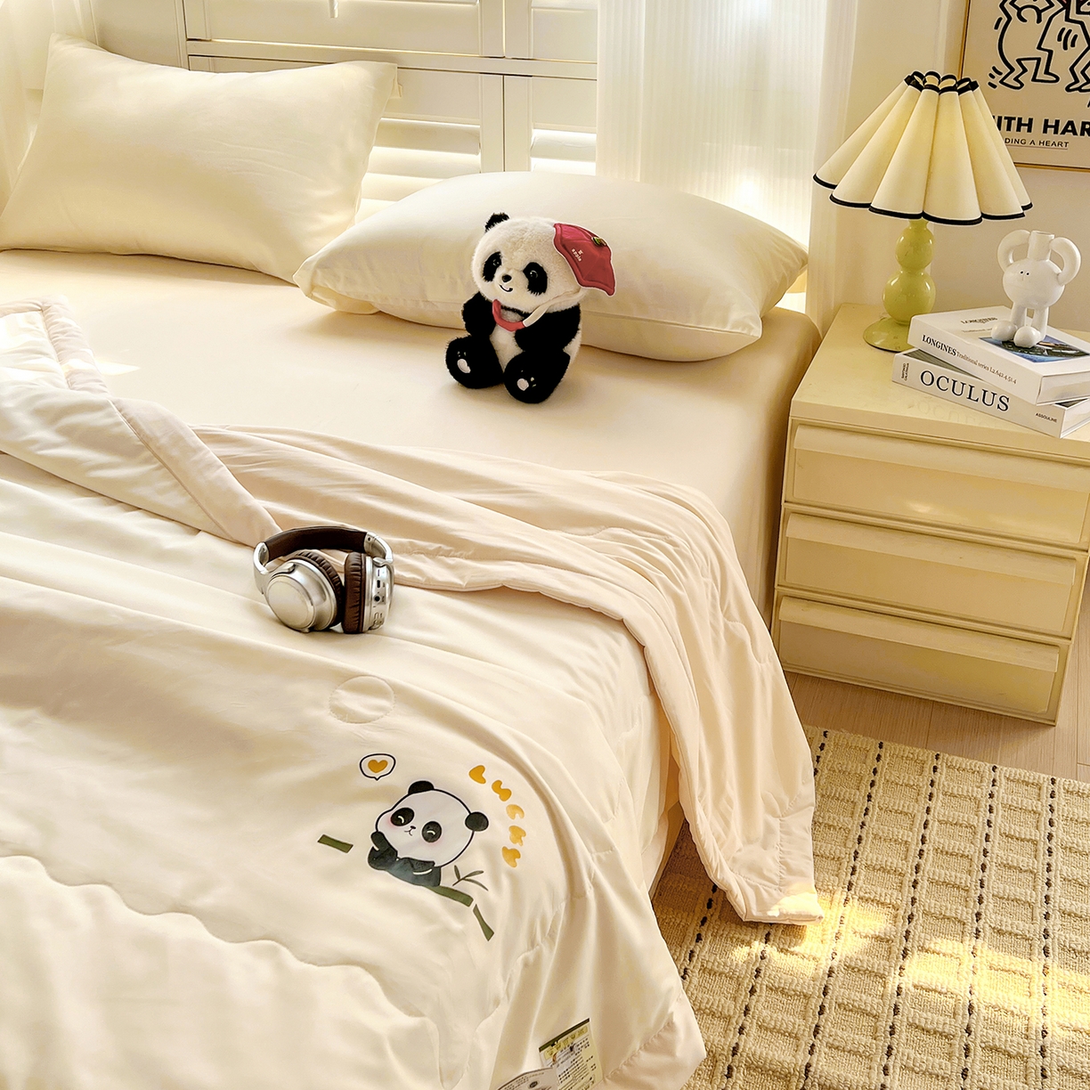 91家纺网 家纺一手货源 找家纺 易展家居 2026新款水洗棉新疆棉花夏被-熊猫 熊猫-白拼卡其