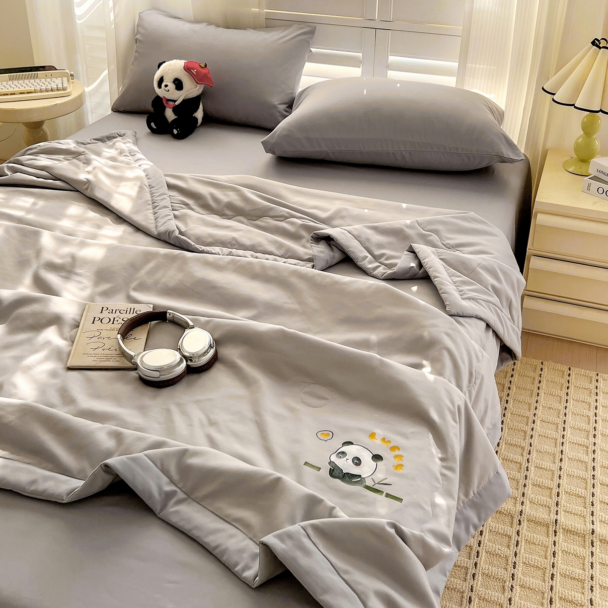 91家纺网 家纺一手货源 找家纺 易展家居 2026新款水洗棉新疆棉花夏被-熊猫 能猫-浅灰