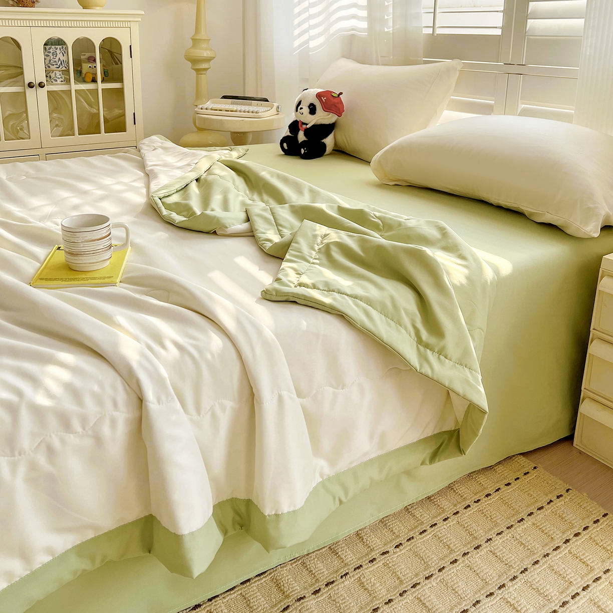 91家纺网 家纺一手货源 找家纺 易展家居 2026新款水洗棉新疆棉花夏被-熊猫 能猫-白拼绿