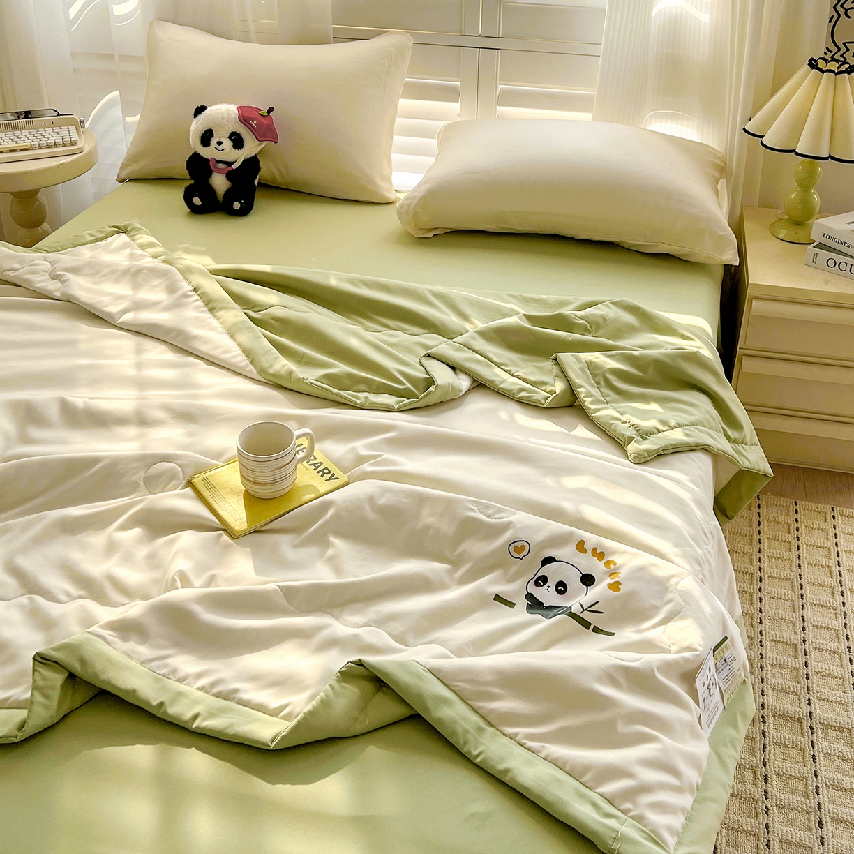 91家纺网 家纺一手货源 找家纺 易展家居 2026新款水洗棉新疆棉花夏被-熊猫 能猫-白拼绿