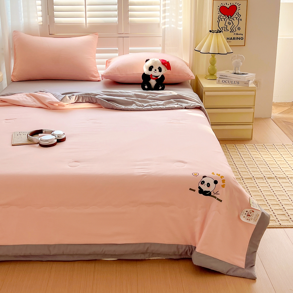 91家纺网 家纺一手货源 找家纺 易展家居 2026新款水洗棉新疆棉花夏被-熊猫 能猫-粉拼灰