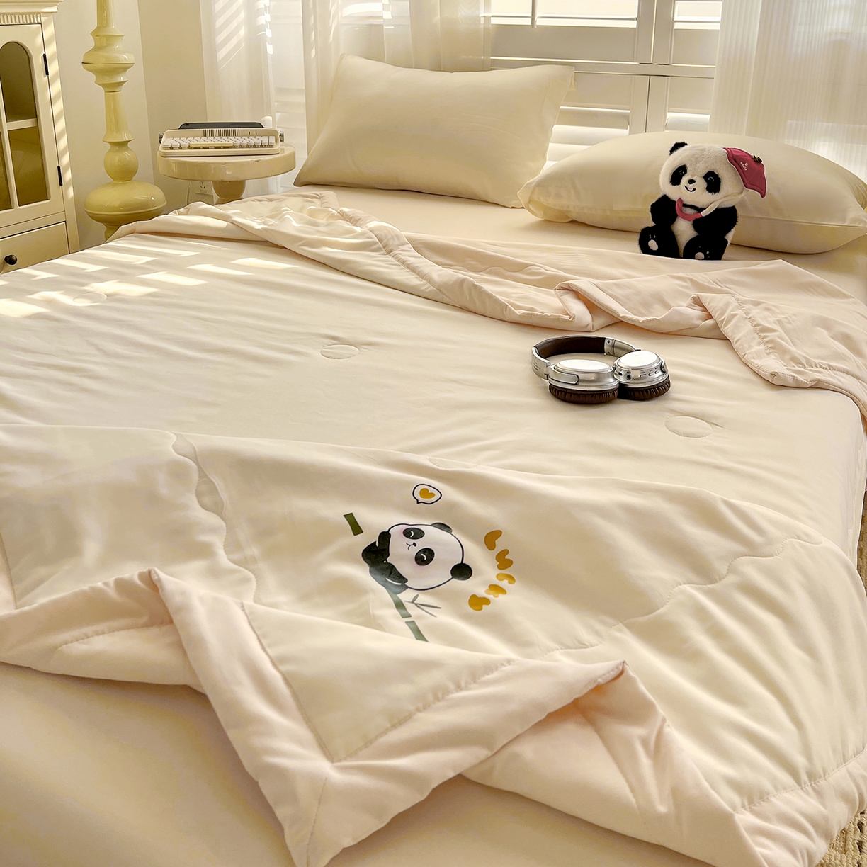 91家纺网 家纺一手货源 找家纺 易展家居 2026新款水洗棉新疆棉花夏被-熊猫 熊猫-白拼卡其