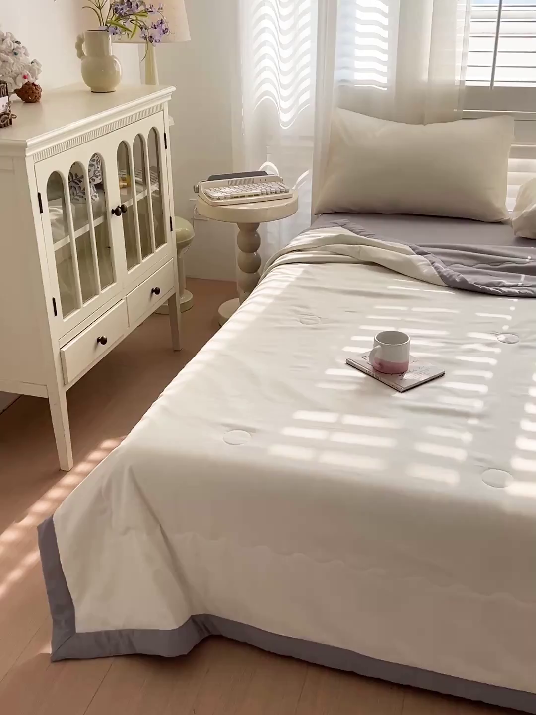 91家纺网 家纺一手货源 找家纺 易展家居 2026新款水洗棉新疆棉花夏被-熊猫 能猫-白拼灰