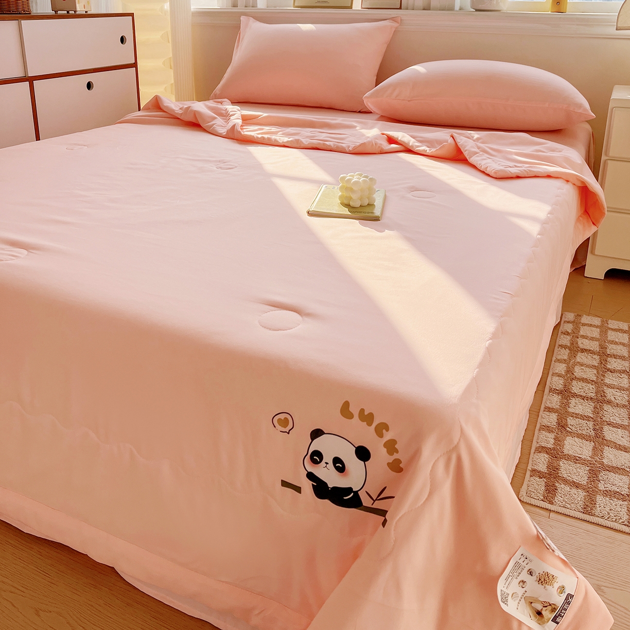 91家纺网 家纺一手货源 找家纺 易展家居 2026新款水洗棉大豆纤维夏被-无染+熊猫 熊猫-奶昔粉