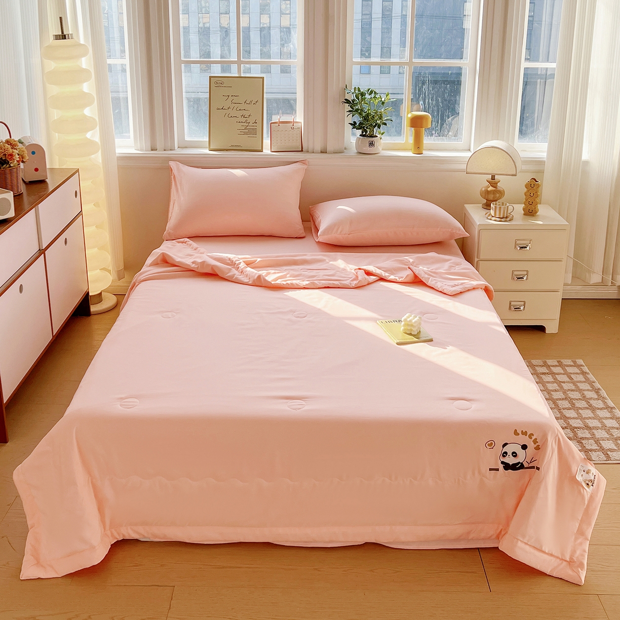 91家纺网 家纺一手货源 找家纺 易展家居 2026新款水洗棉大豆纤维夏被-无染+熊猫 熊猫-奶昔粉