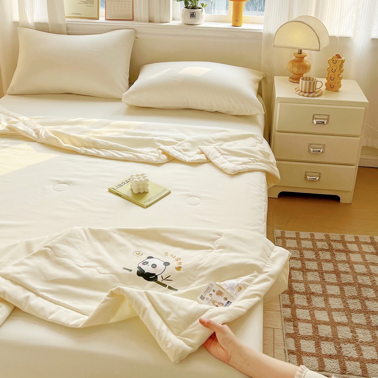 91家纺网 家纺一手货源 找家纺 易展家居 2026新款水洗棉大豆纤维夏被-无染+熊猫 熊猫-奶昔黃