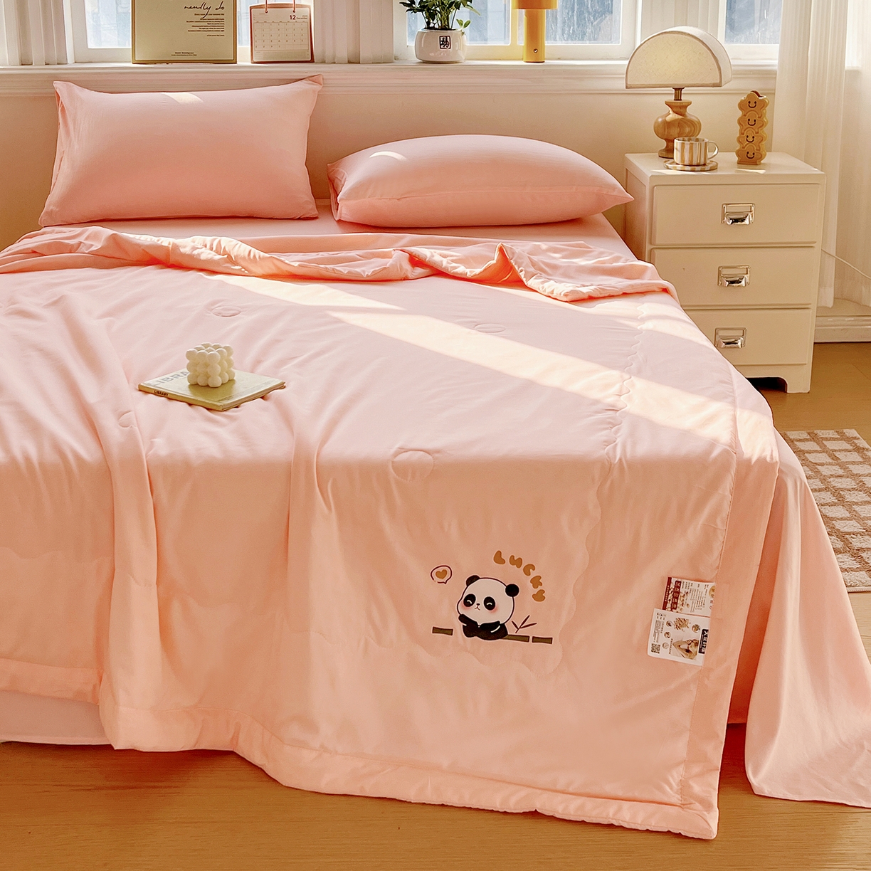 91家纺网 家纺一手货源 找家纺 易展家居 2026新款水洗棉大豆纤维夏被-无染+熊猫 熊猫-奶昔粉