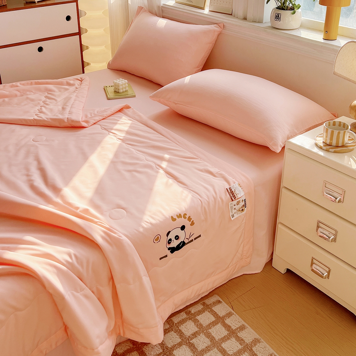 91家纺网 家纺一手货源 找家纺 易展家居 2026新款水洗棉大豆纤维夏被-无染+熊猫 熊猫-奶昔粉