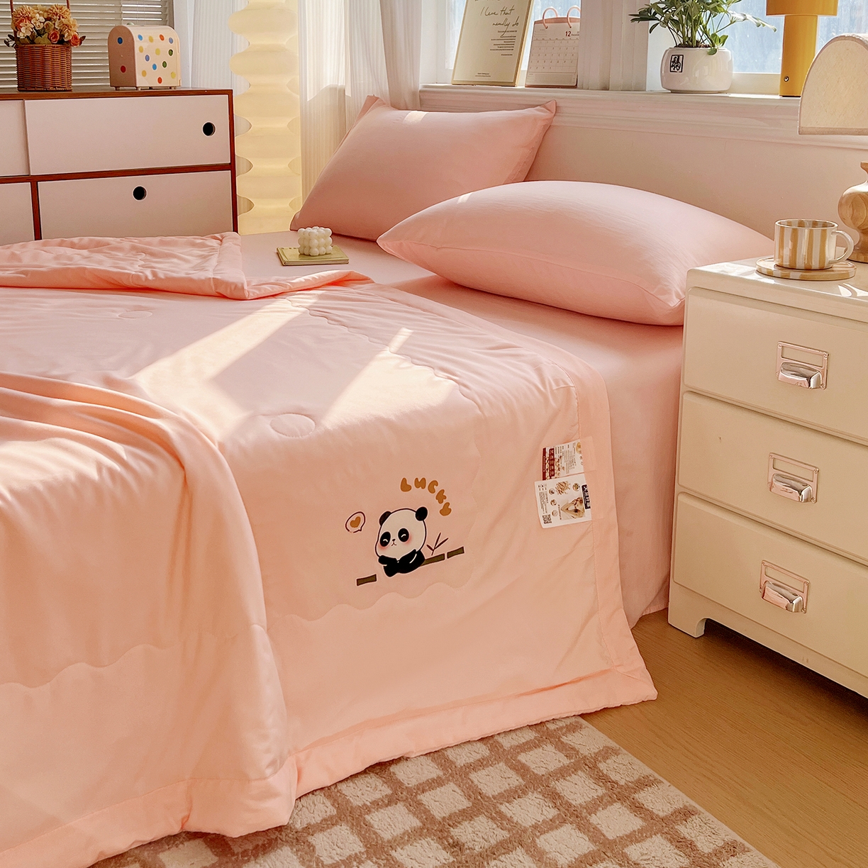 91家纺网 家纺一手货源 找家纺 易展家居 2026新款水洗棉大豆纤维夏被-无染+熊猫 熊猫-奶昔粉