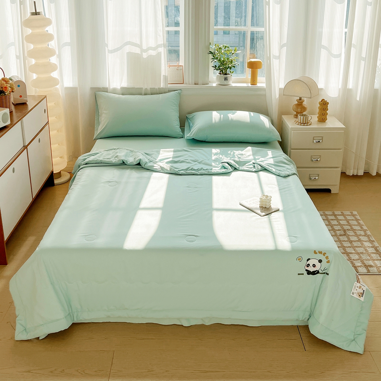 91家纺网 家纺一手货源 找家纺 易展家居 2026新款水洗棉大豆纤维夏被-无染+熊猫 熊猫-奶昔绿