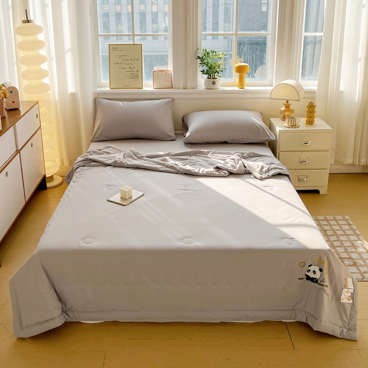 91家纺网 家纺一手货源 找家纺 易展家居 2026新款水洗棉大豆纤维夏被-无染+熊猫 熊猫-轻银灰