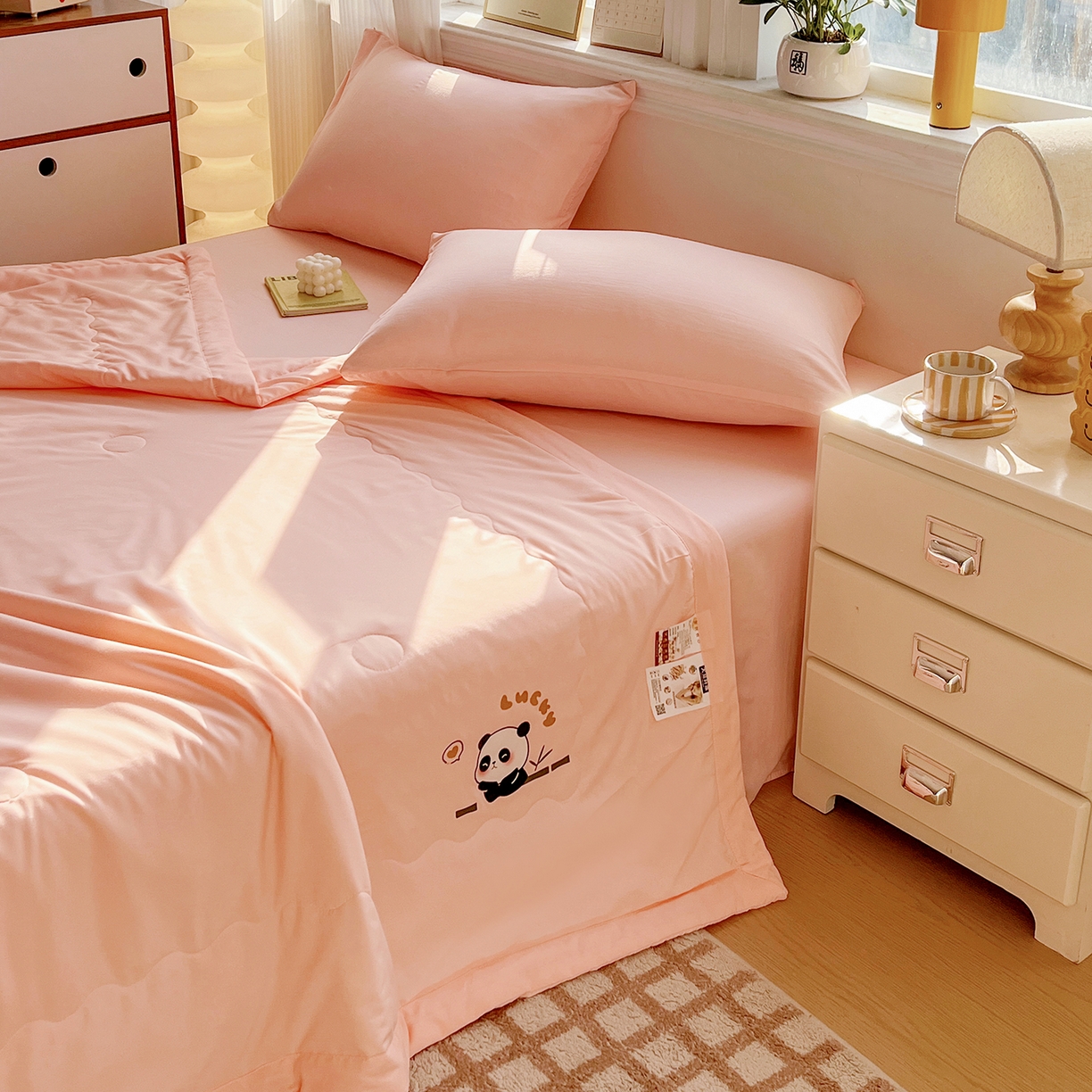 91家纺网 家纺一手货源 找家纺 易展家居 2026新款水洗棉大豆纤维夏被-无染+熊猫 熊猫-奶昔粉