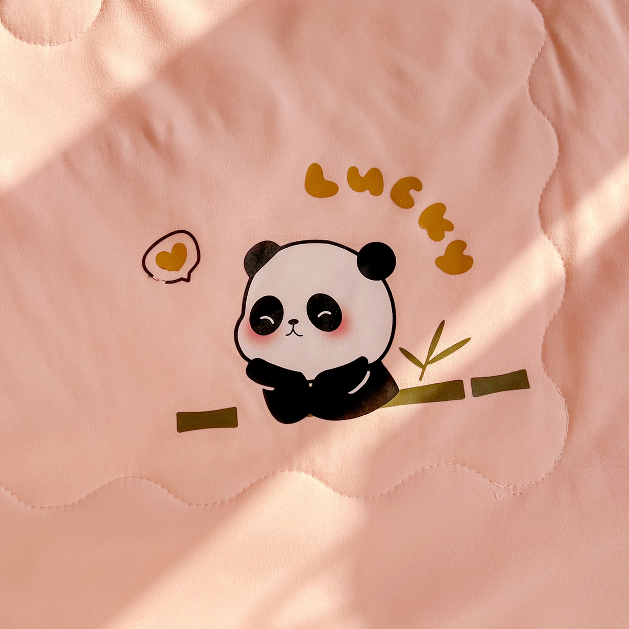 91家纺网 家纺一手货源 找家纺 易展家居 2026新款水洗棉大豆纤维夏被-无染+熊猫 熊猫-奶昔粉