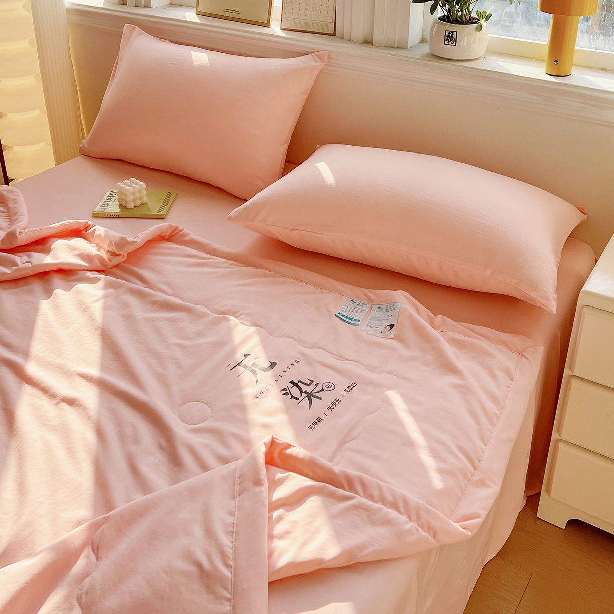 91家纺网 家纺一手货源 找家纺 易展家居 2026新款水洗棉大豆纤维夏被-无染+熊猫 无染-奶昔粉